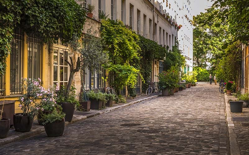 Passage Lhomme donnant sur le boulevard de Charonne