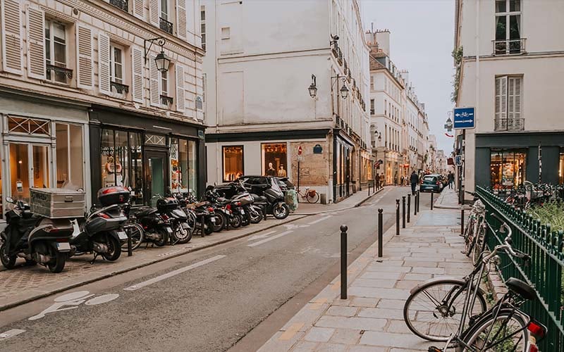 Rue commerçante dans le Marais