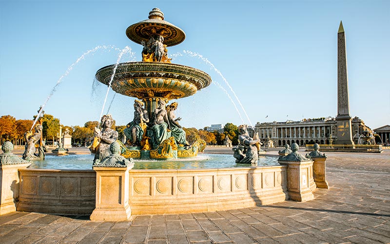 Fontaine des Mers, place Concorde avec l'obélisque de Louxor