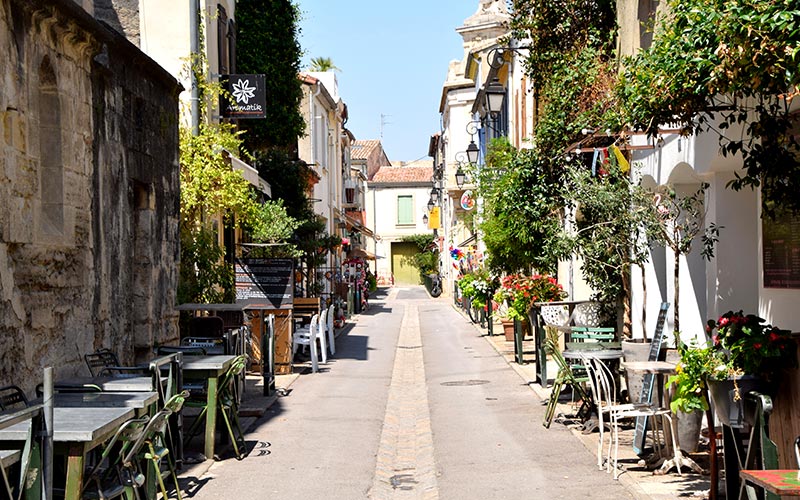 Ruelles dans les remparts d'Aigues-Mortes