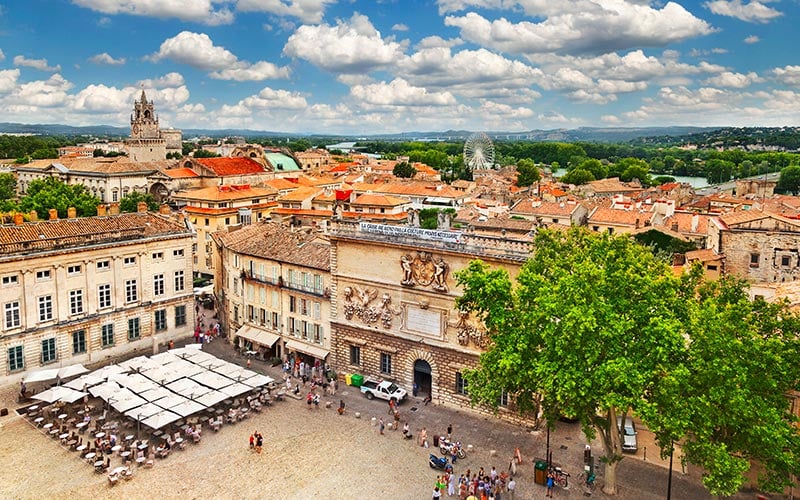 Place du marché à Avignon