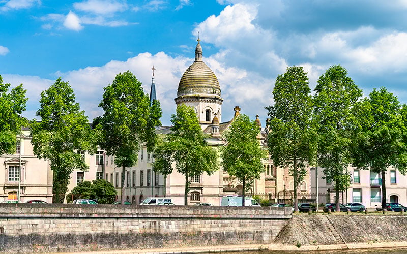 La chapelle Saint-Julien à Laval