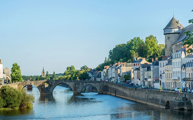 Les bords de la Mayenne