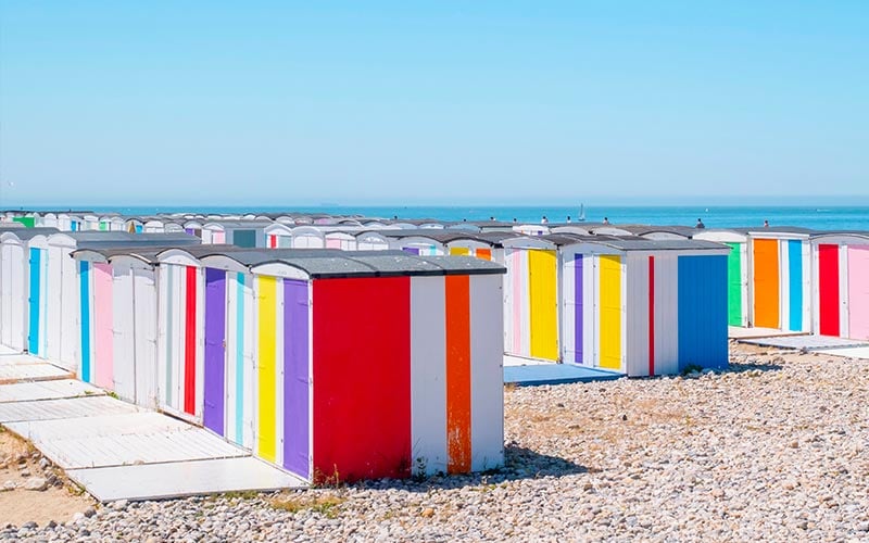 Cabines colorées de la plage au Havre