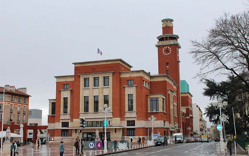 Beffroi de Montrouge, conçu par l'architecte Henri Decaux
