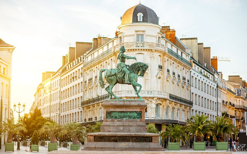 Statue de Jeanne d'Arc sur la place du Matroi à Orléans