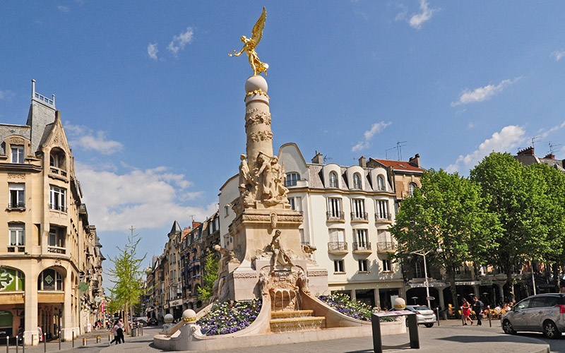 la Fontaine Subé sur la place Drouet d'Erlon