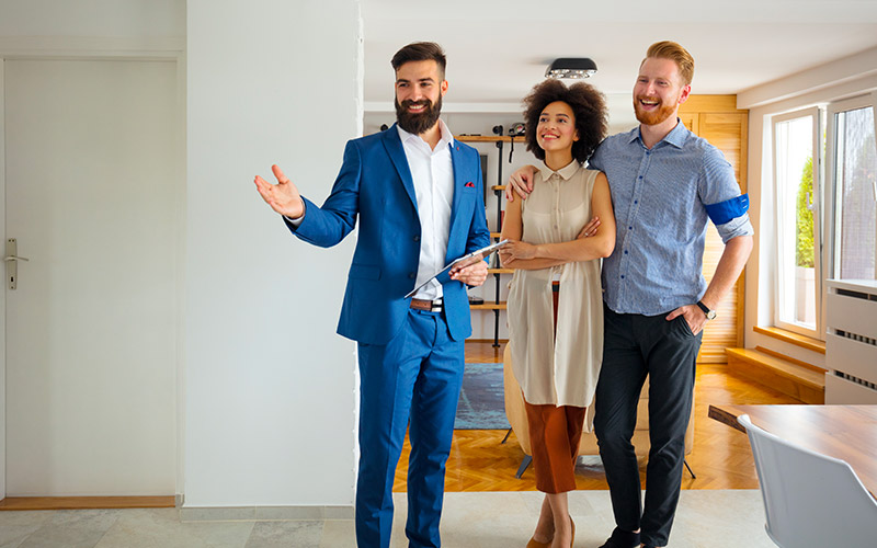 Visite d'un appartement avec un chasseur immobilier