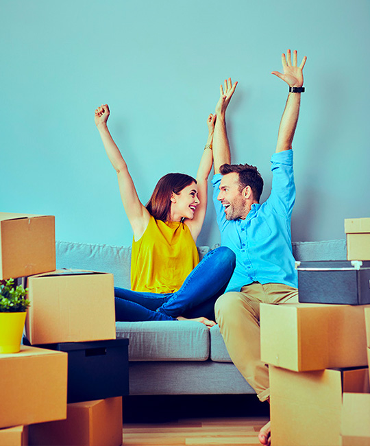 Couple au milieu de cartons de déménagement Couple au milieu de cartons de déménagement