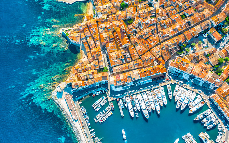 Vue aérienne du port de Saint-Tropez