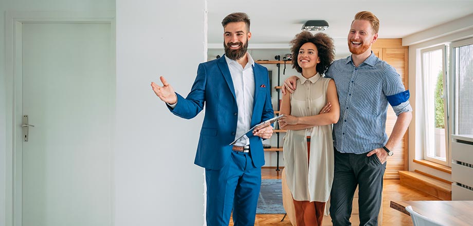 Visite d'un appartement avec un chasseur immobilier